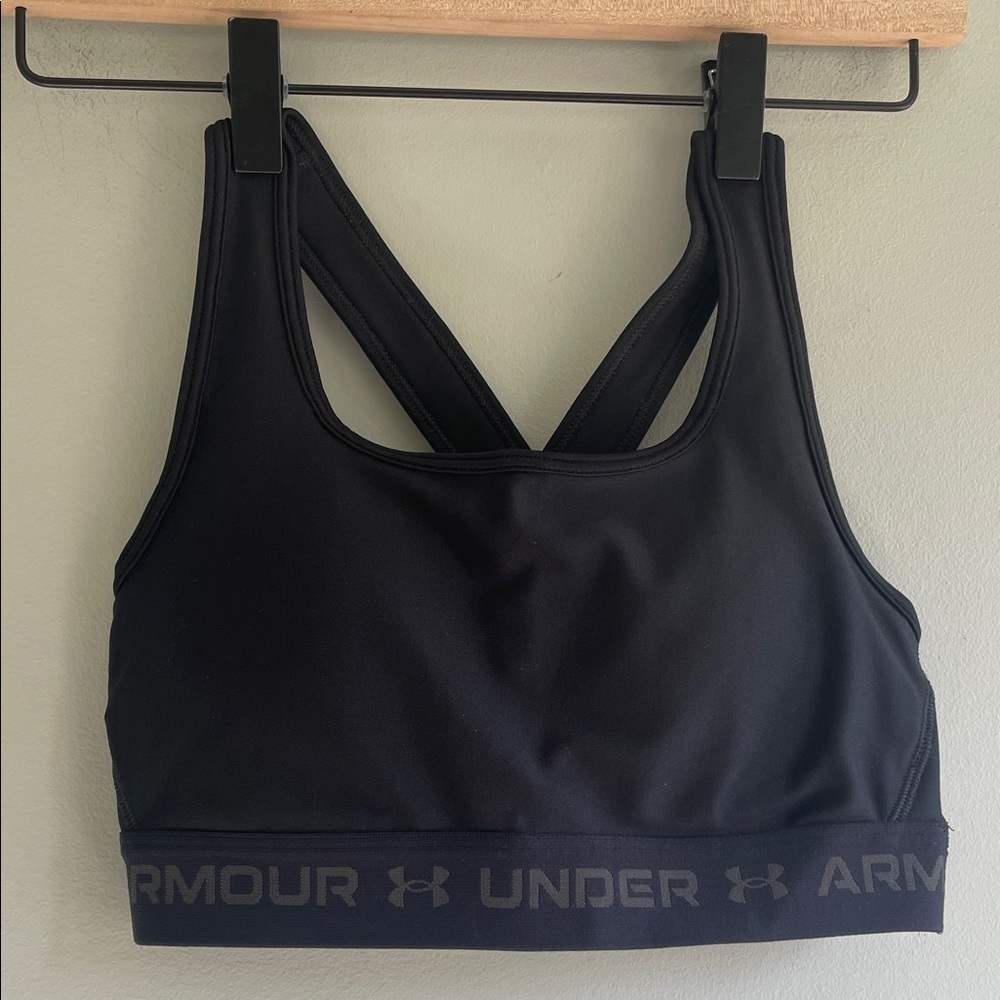 Under Armour Women's Sleek Black Sports Bra